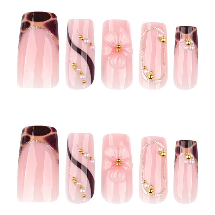 Artificial nail art with flower and glitter effects Bowlift