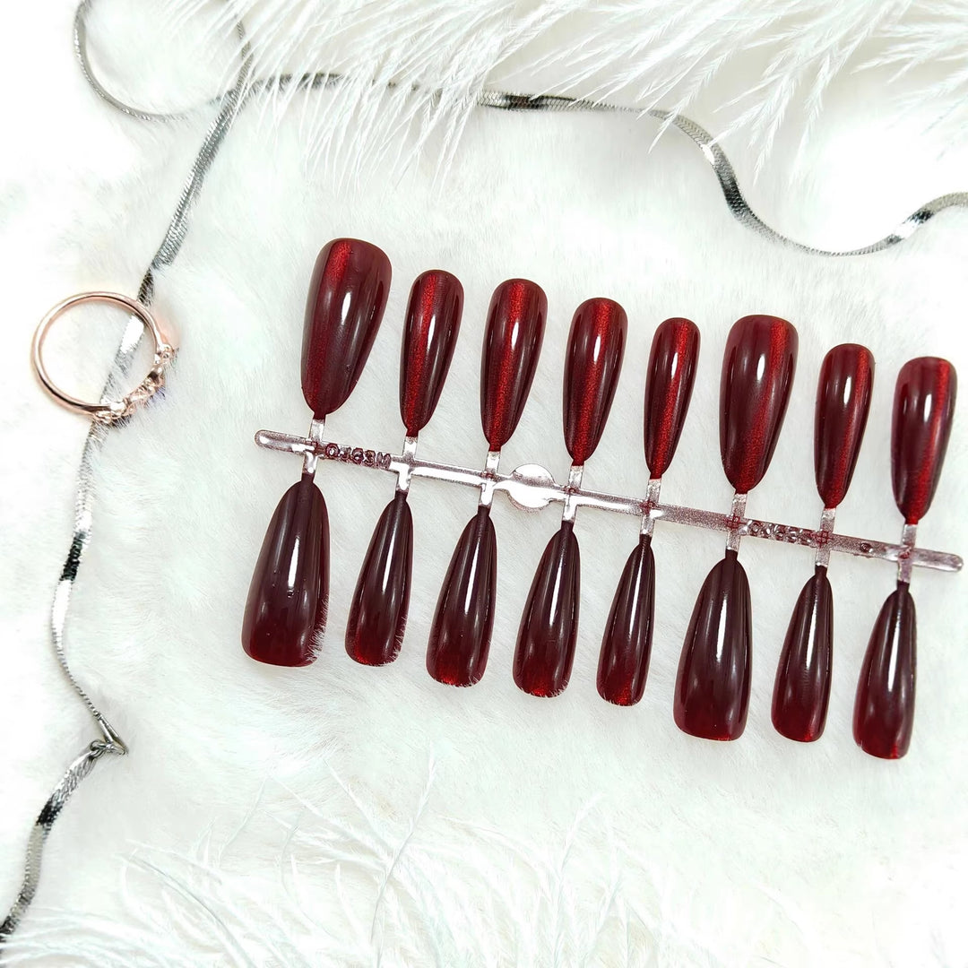 Artificial nails in elegant drop design Bowlift