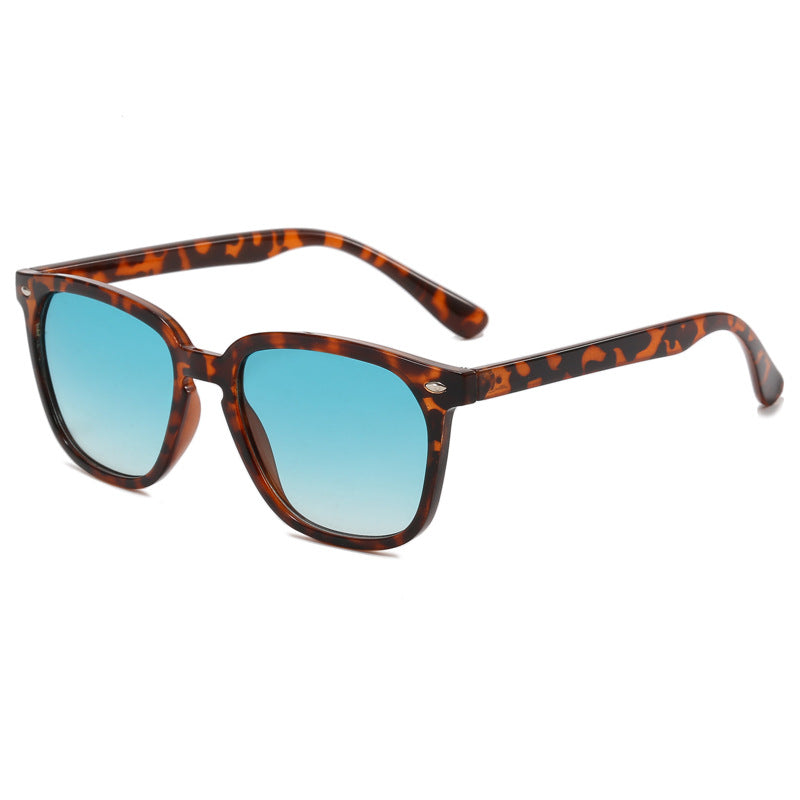 Ladies contemporary sunglasses with elegant shield design Bowlift