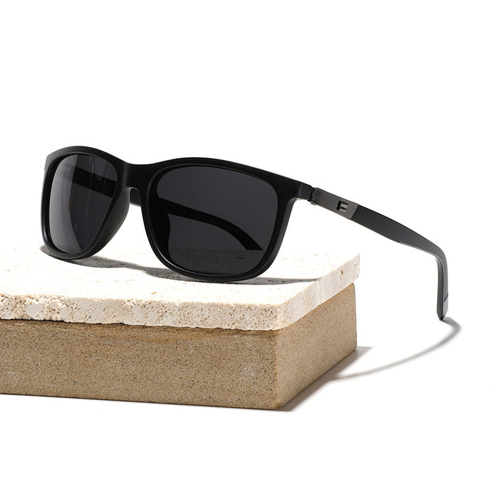 Women's stylish sunglasses with a sturdy frame construction Bowlift