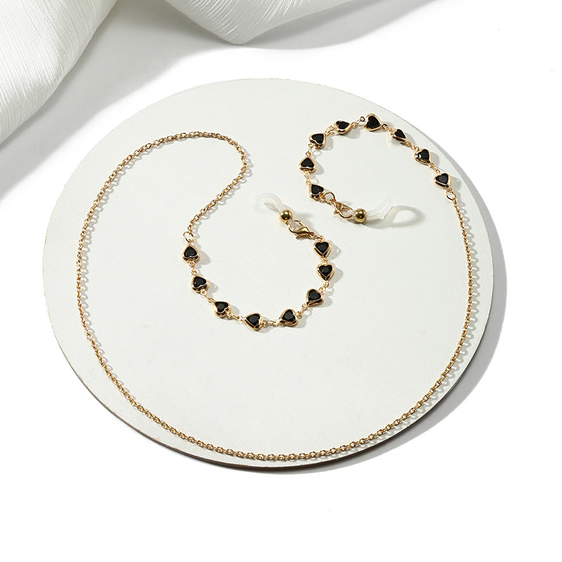 Heart-Shaped Pendant Necklace Bowlift