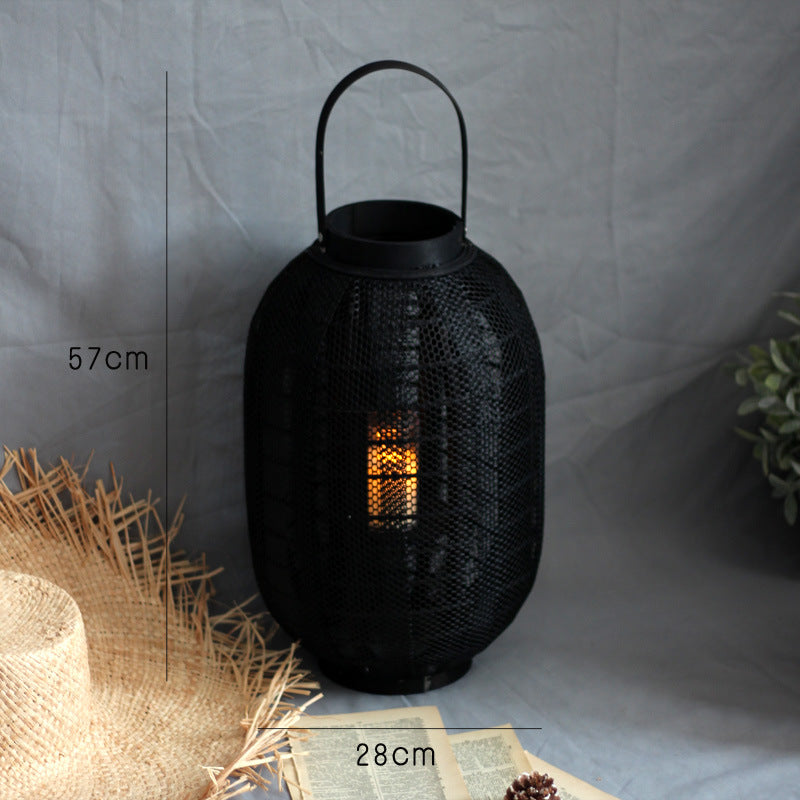 Elegant metal lantern with net design Bowlift