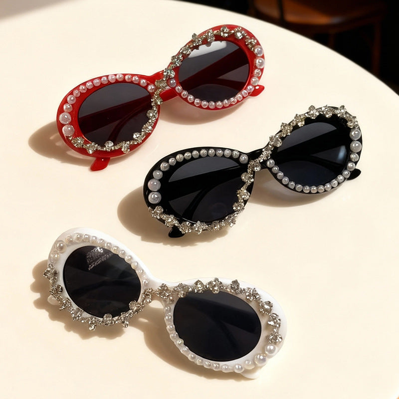 Elegant Pearl-Embellished Cat-Eye Sunglasses Bowlift