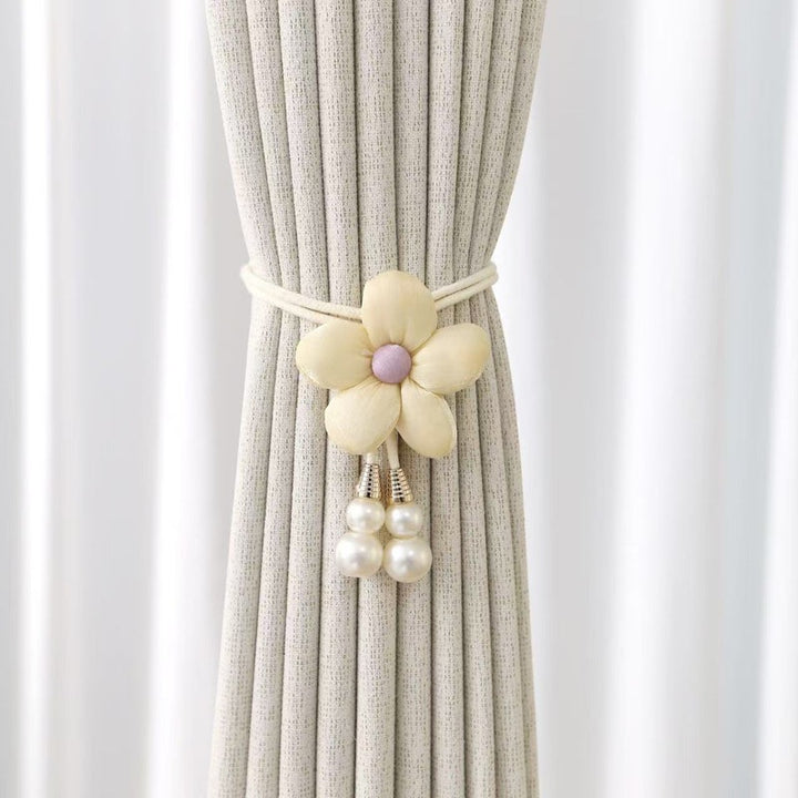 Decorative curtain holder Bowlift