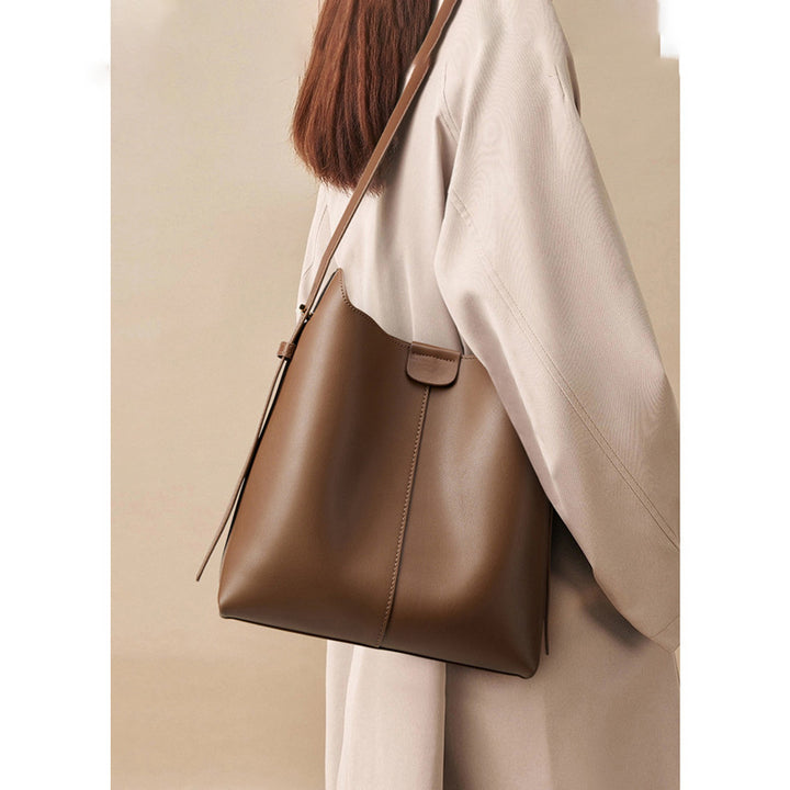 Elegant Structured Shoulder Bag Bowlift