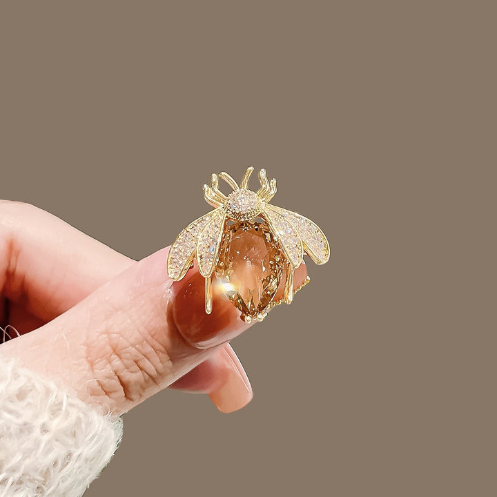 Exclusive bee brooch with crystals Bowlift