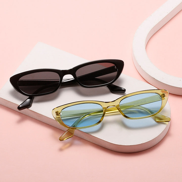Women's modern sunglasses in trendy cat-eye style with transparent frame Bowlift