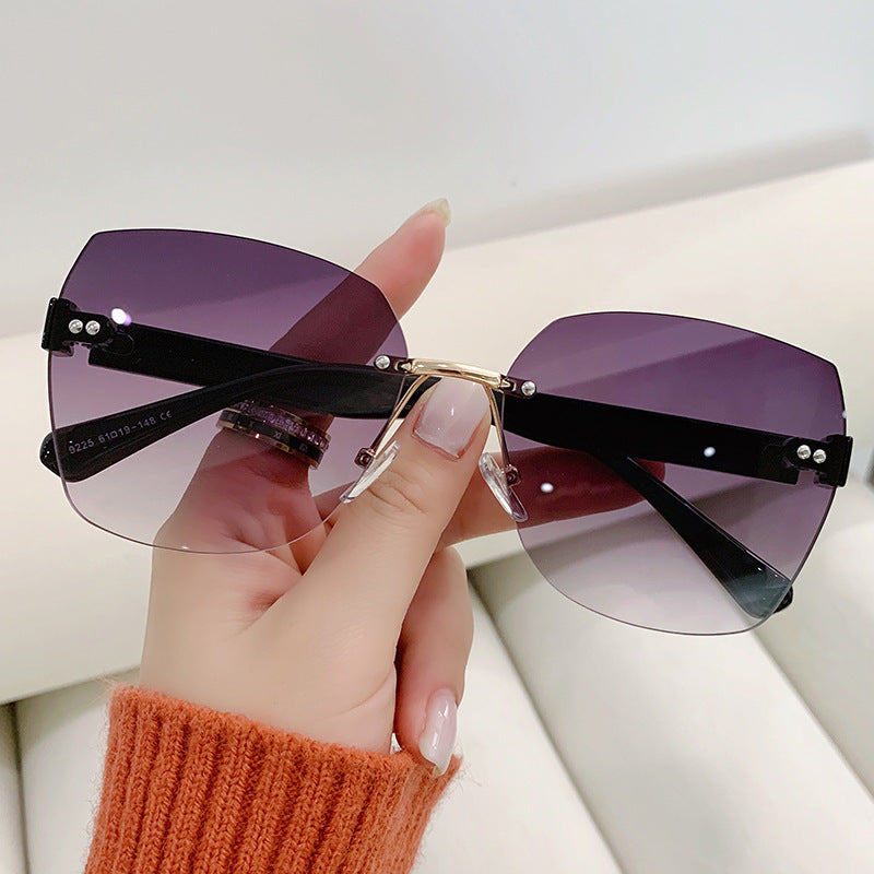 Women's Fashion Tortoiseshell Sunglasses with Golden Accents Bowlift