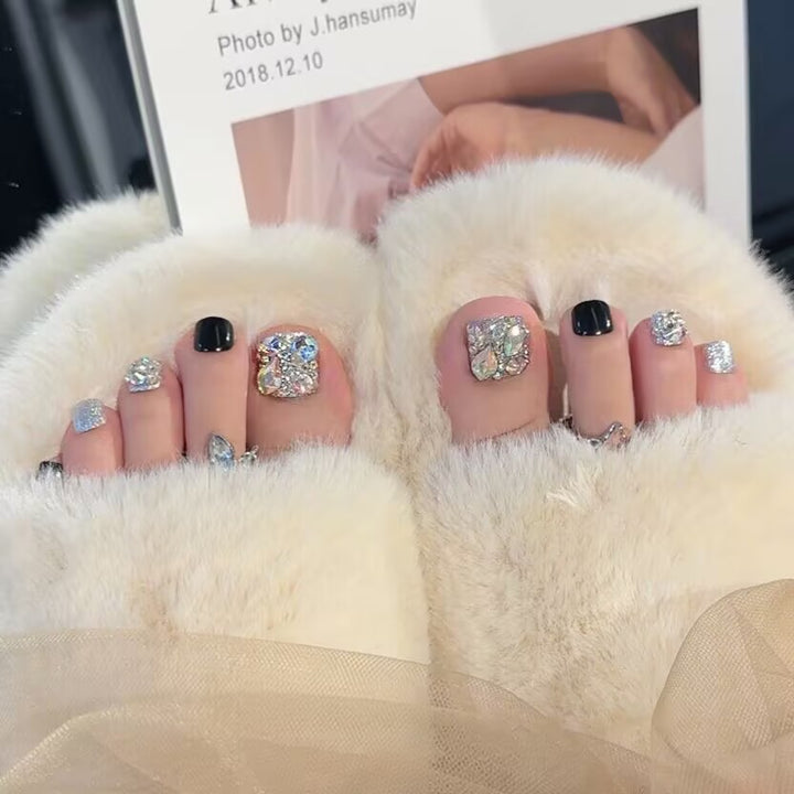 Shimmering Crystal-Embellished Press-On Toenails Bowlift