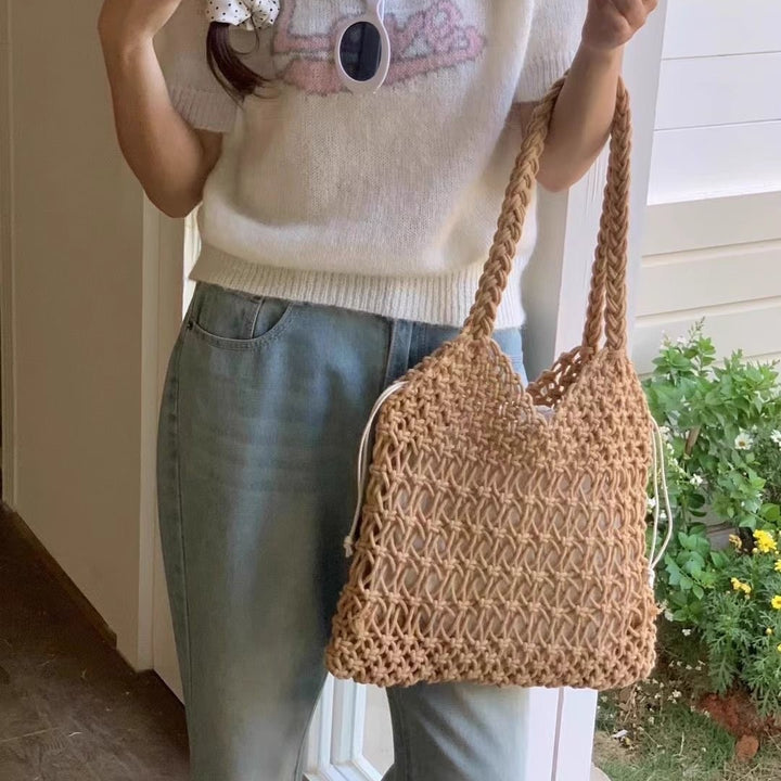 Hand-knotted shoulder bag with fine mesh design Bowlift