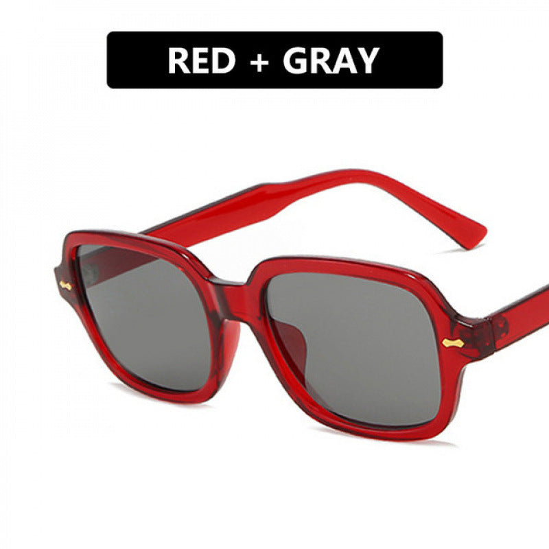 Ladies fashionable sunglasses with angular frame and yellow lenses Bowlift