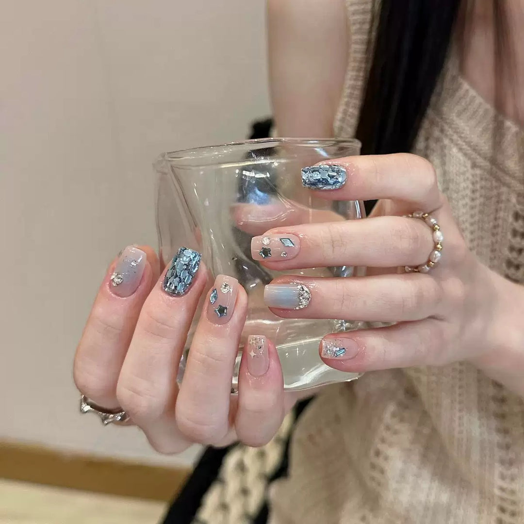 Designer Artificial Nails Bowlift