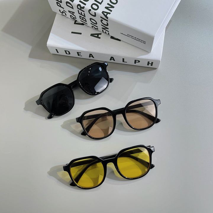 Fashionable Vintage Sunglasses with Wide Frame Bowlift