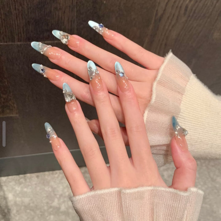 Artifical nails with shiny rhinestone decorations Bowlift