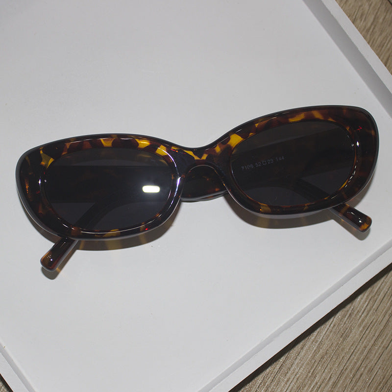 Fashionable Cat-Eye Sunglasses Bowlift