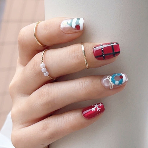 Holiday-Themed Press-On Nail Art Set Bowlift