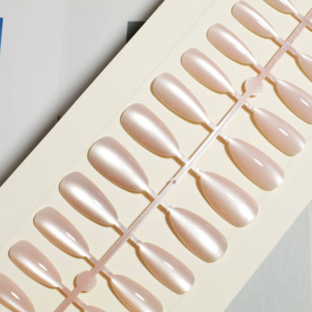 Glittery Stiletto Press-On Nail Set Bowlift