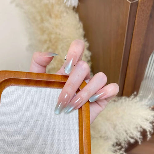 Nail art with ombre effect Bowlift