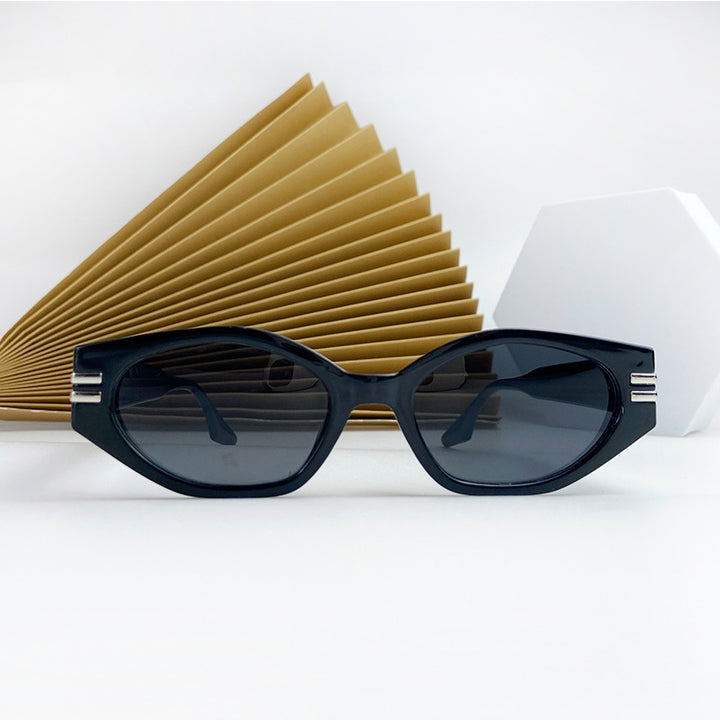 Women's Cat-Eye Sunglasses in stylish design with sturdy frame Bowlift