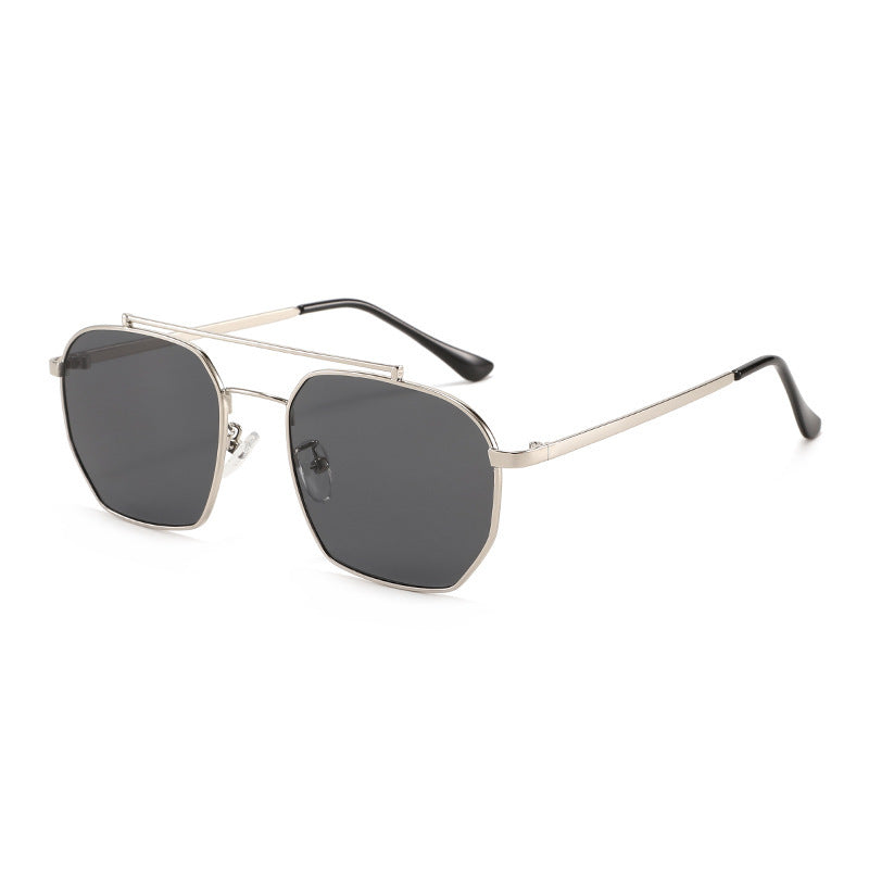 Fashion-Forward Angular Frame Sunglasses Bowlift