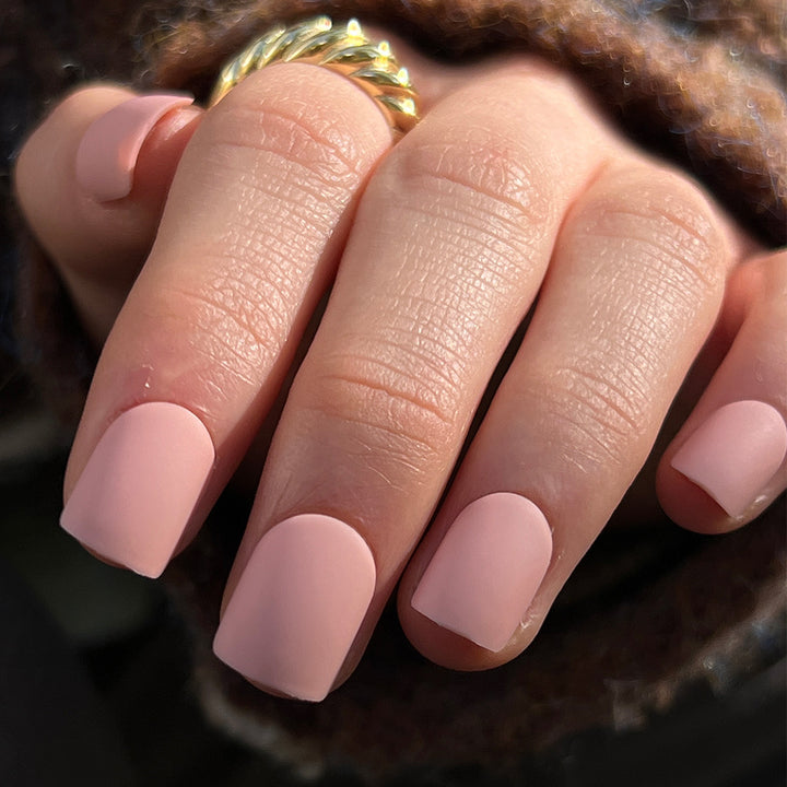 Artificial nail art with matte finish Bowlift