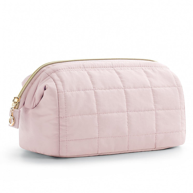 Padded cosmetic bag with elegant zipper Bowlift