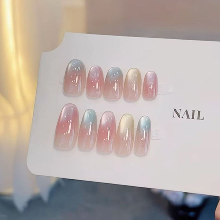 Artificial Nails In Elegant Glitter Finish Bowlift