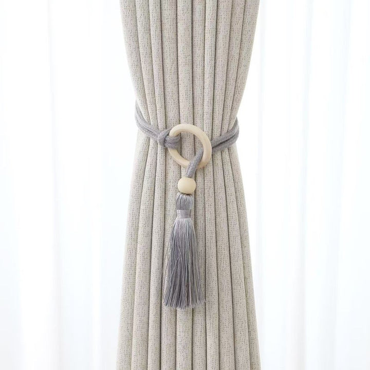 Elegant curtain tieback with tassels Bowlift