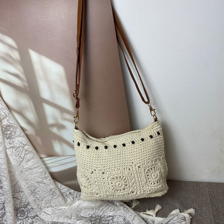 Fashionable crossbody bag with embroidery Bowlift