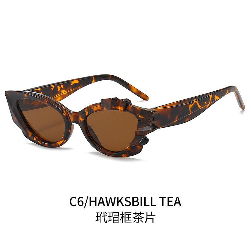 Ladies Cat-Eye Sunglasses with Eye-Catching Flower Frame Bowlift