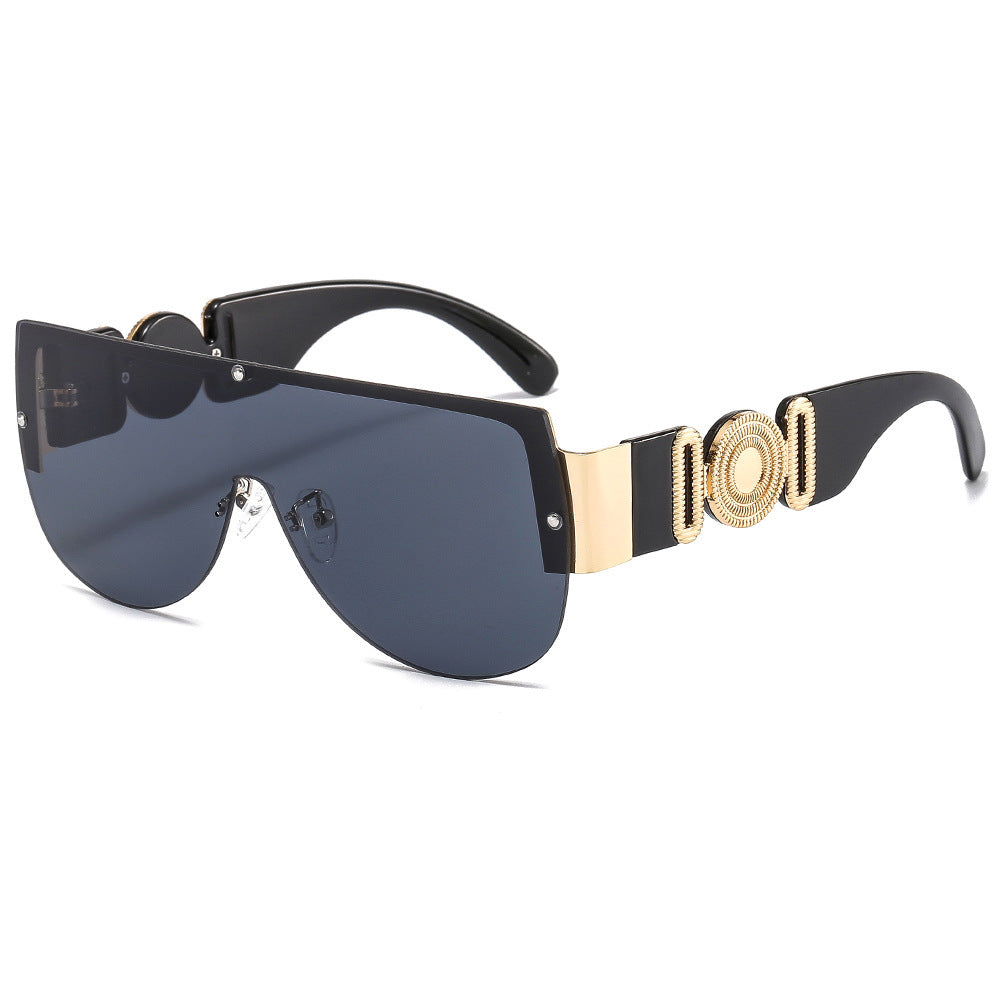 Women oversized sunglasses with luxurious gold accent Bowlift