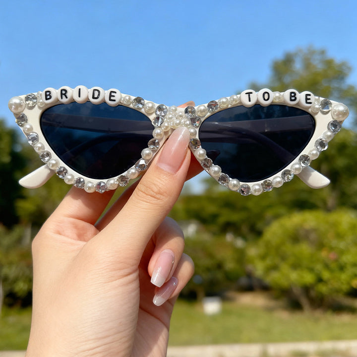 Glamorous Cat-Eye Sunglasses Bowlift