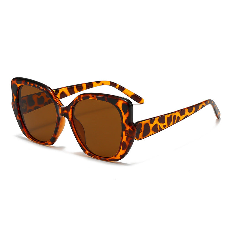 Women's oversized fashionable sunglasses with curved frame Bowlift