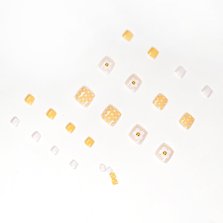 Artful toenail design with cheerful flower motifs Bowlift