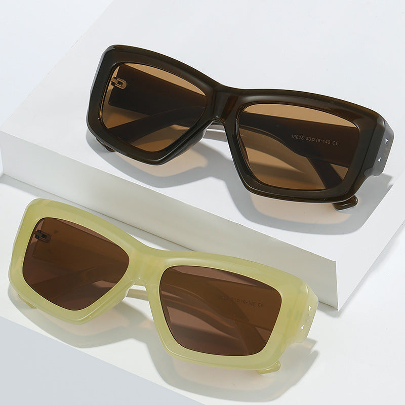 Fashion-Forward Oversized Angular Sunglasses Bowlift