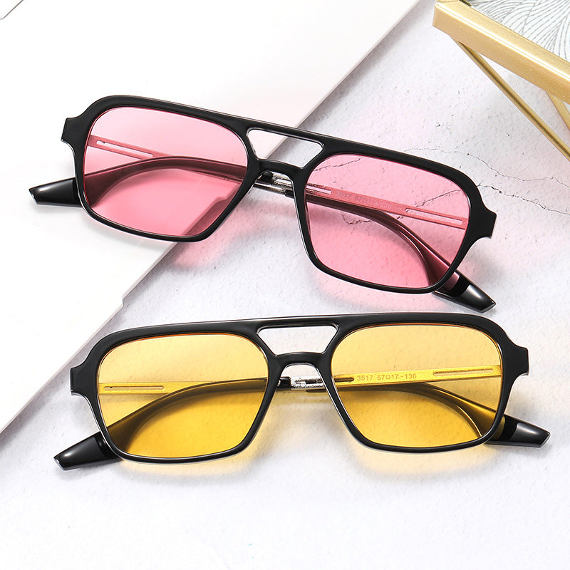 Square Sunglasses in Fashionable Design Bowlift