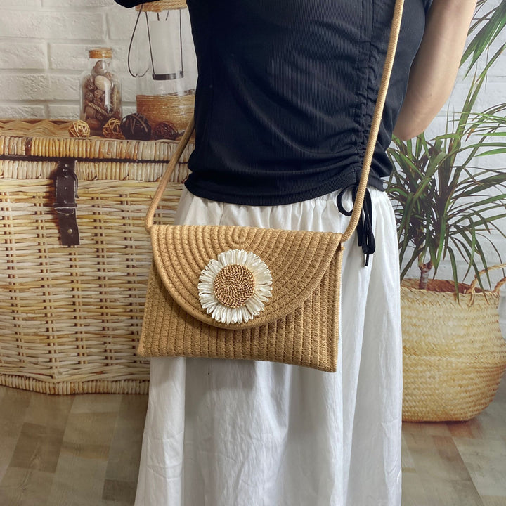 Fashionable shoulder bag with flower appliqué Bowlift