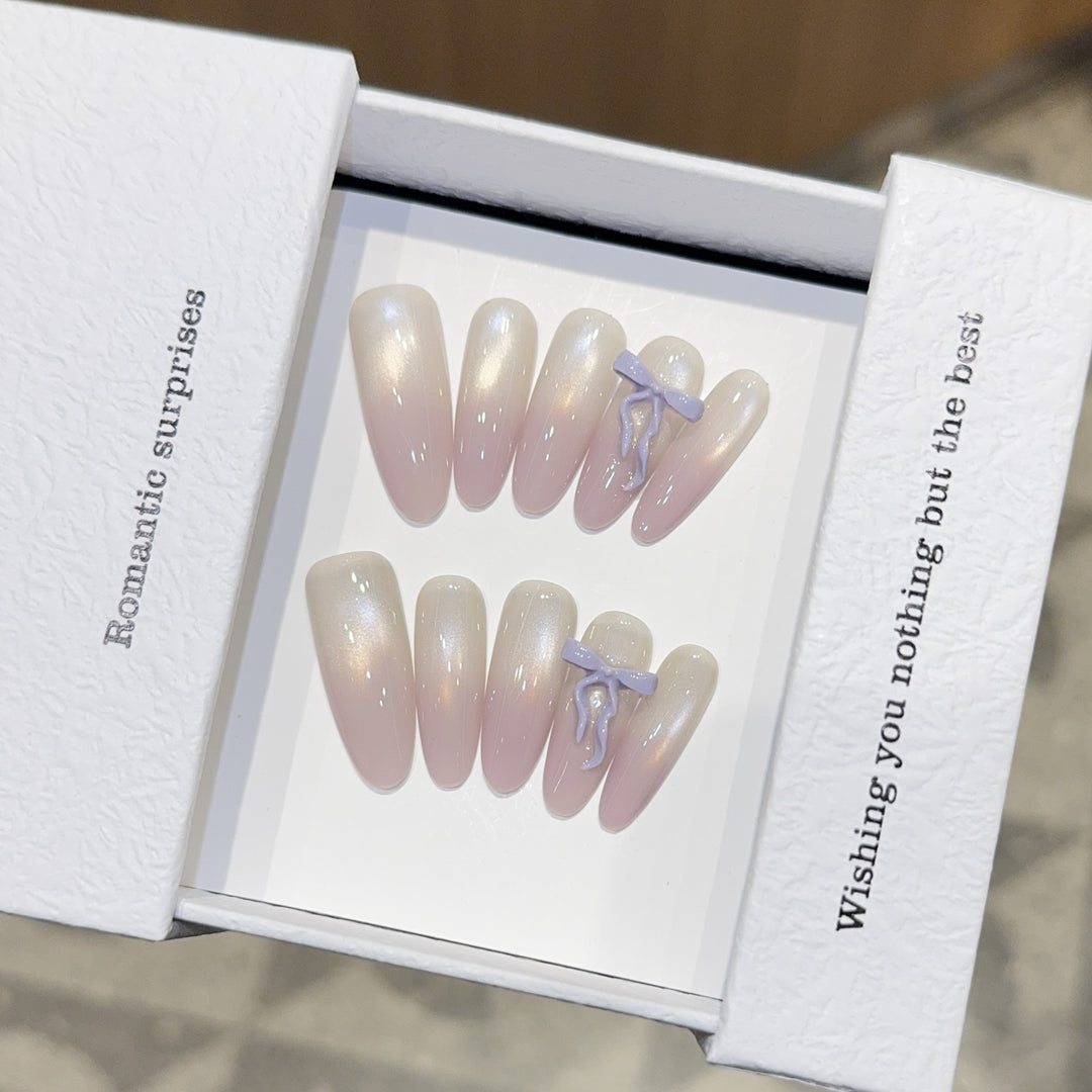 Artificial nails with romantic design and shimmering accents Bowlift