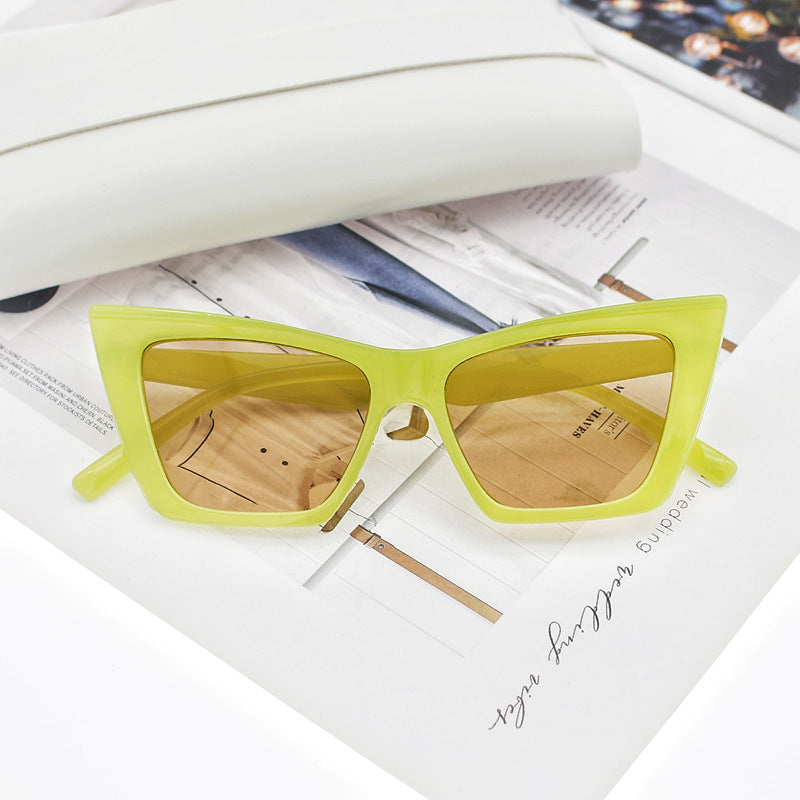 Women's Cat Eye Sunglasses with Transparent Frame and UV Protection Bowlift