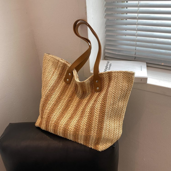 Spacious shopper bag with leather accents Bowlift