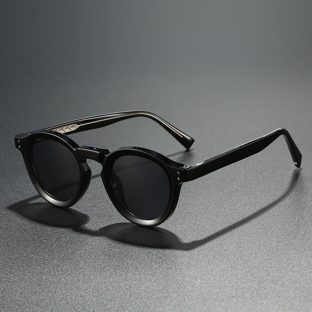 Ladies fashionable sunglasses in a stylish round design by Bowlift