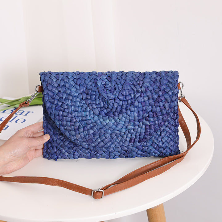 Handcrafted basket bag in elegant wave pattern Bowlift