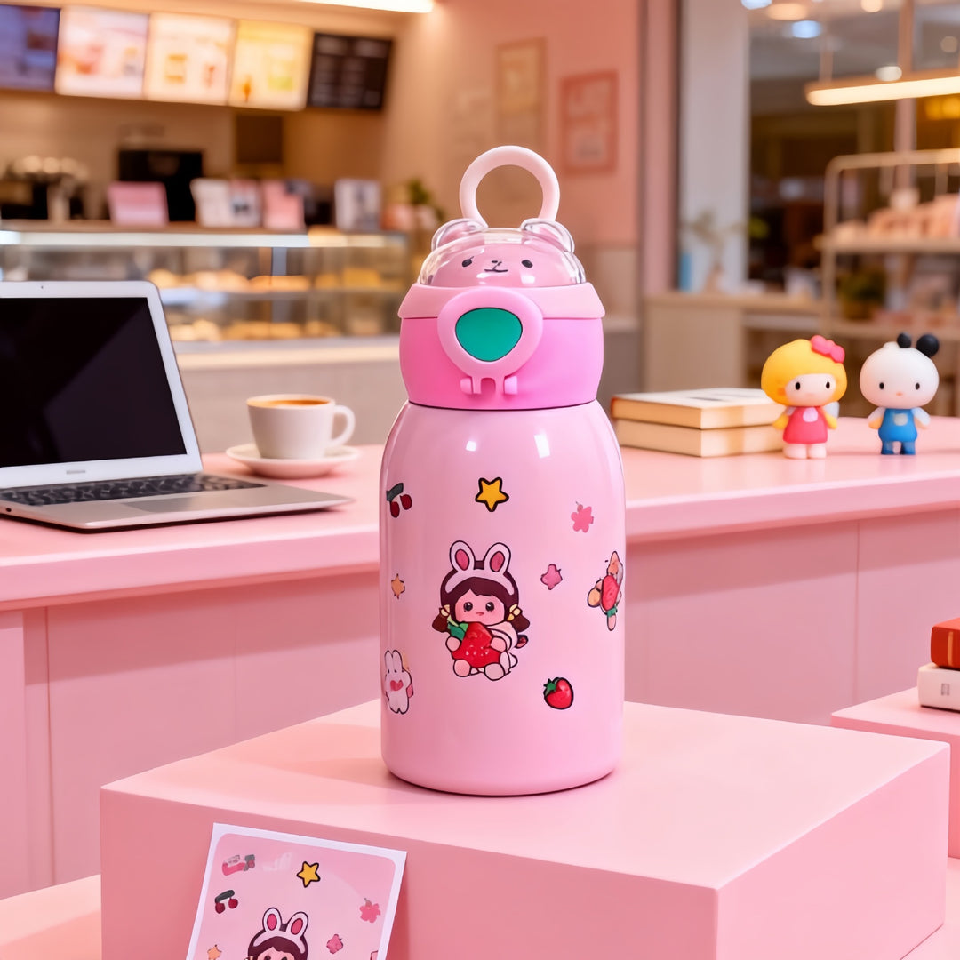 Child-friendly drinking bottle with fill level indicator Bowlift