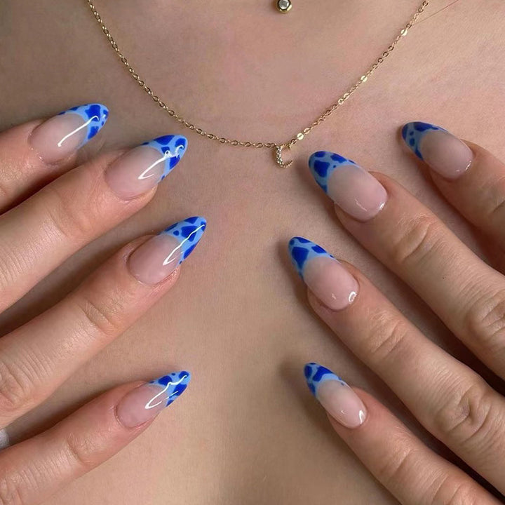 Artful nail extensions with an elegant leaf pattern Bowlift