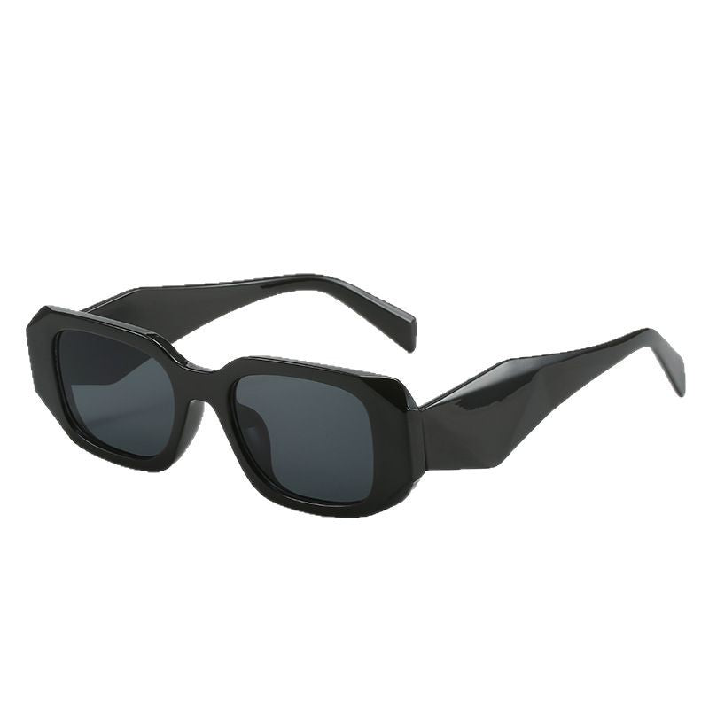 Women extravagant sunglasses in modern tortoise style Bowlift
