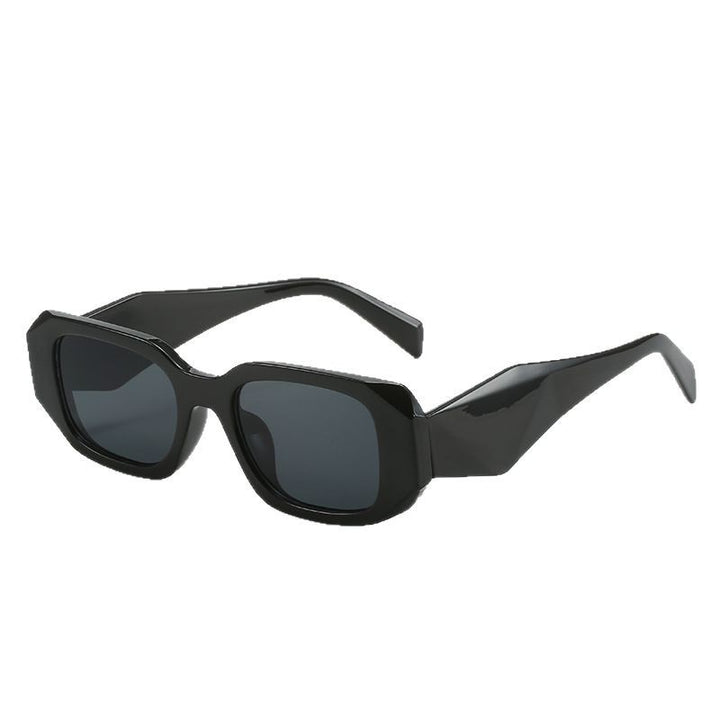 Women extravagant sunglasses in modern tortoise style Bowlift