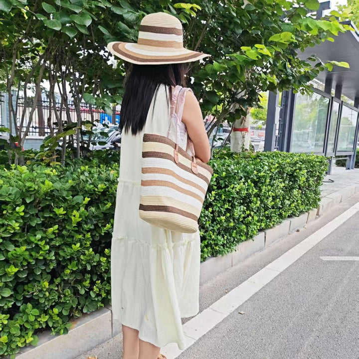 Summery beach bag and sun hat Bowlift