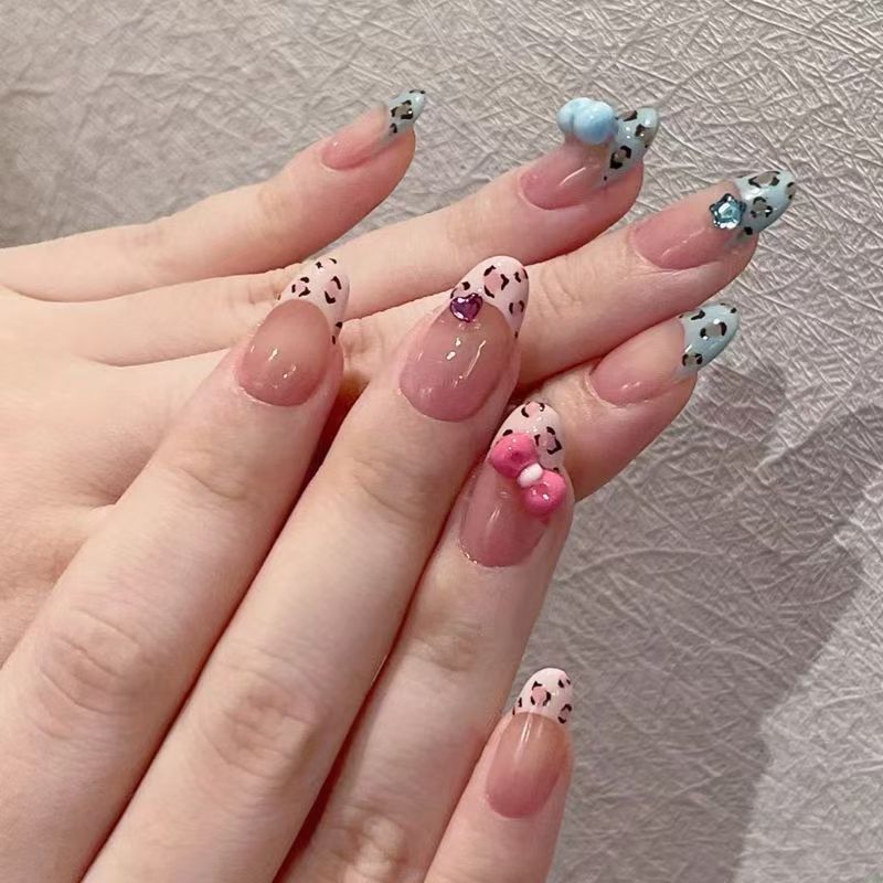Fashionable Press-On Nail Set Bowlift