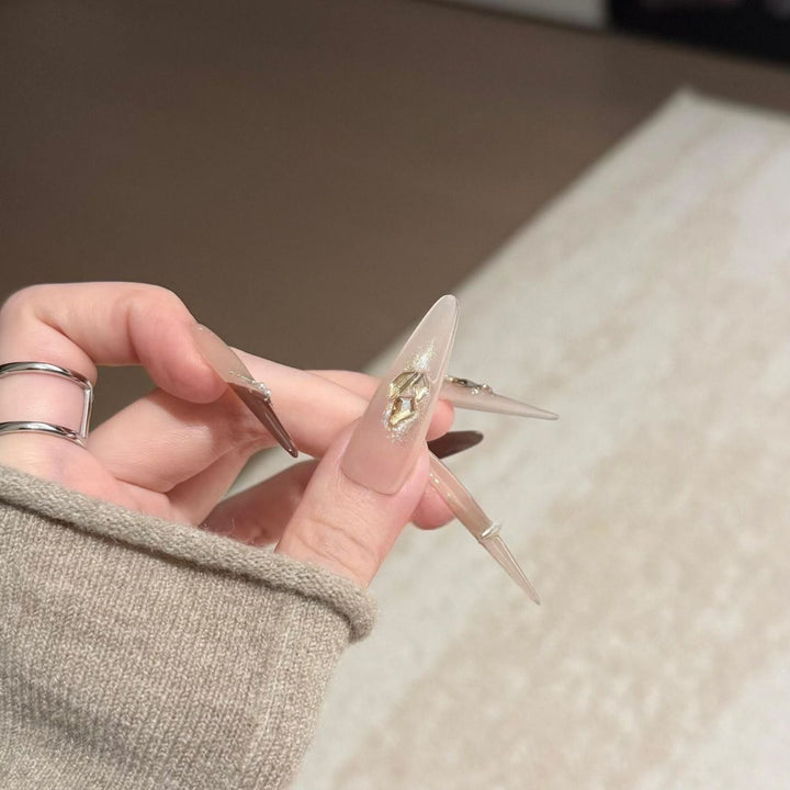 Artificial nails with sparkling accents Bowlift