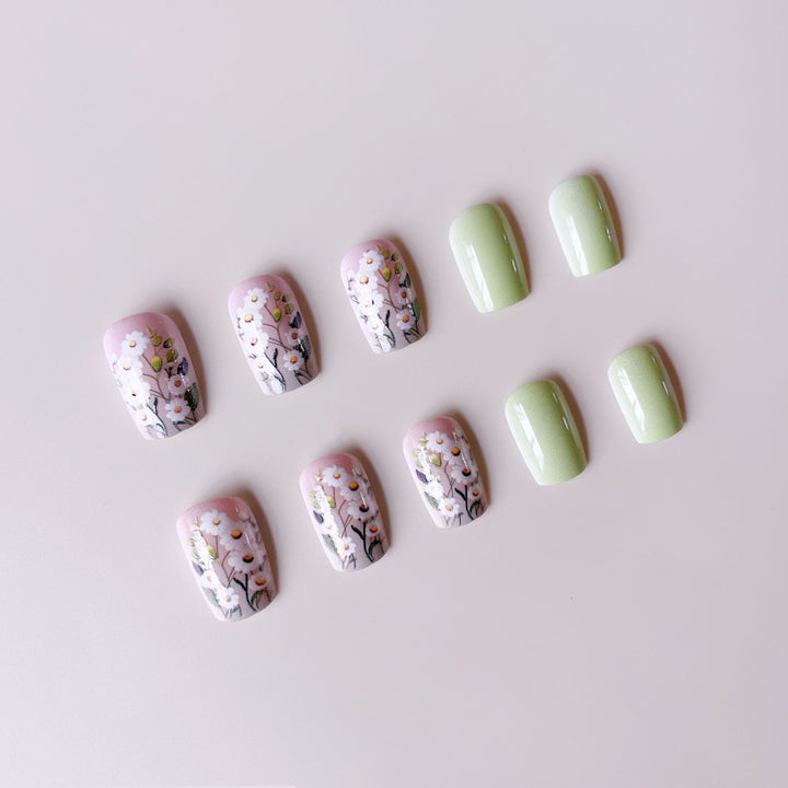 Artificial nail set with floral 3D applications Bowlift